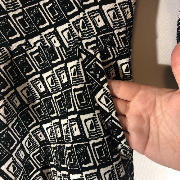 Hawthorn Patterned Dress with front pockets - Picture 2 of 4